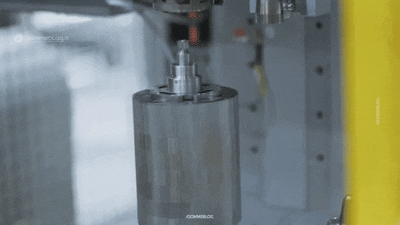 1747818401320296UFiR.gif 人形机器人05.gif